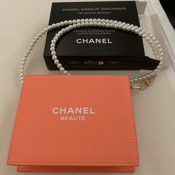 Authentic CHANEL Beauté Limited Edition Coral Pouchette with faux Pearl strap - Picture 1 of 12